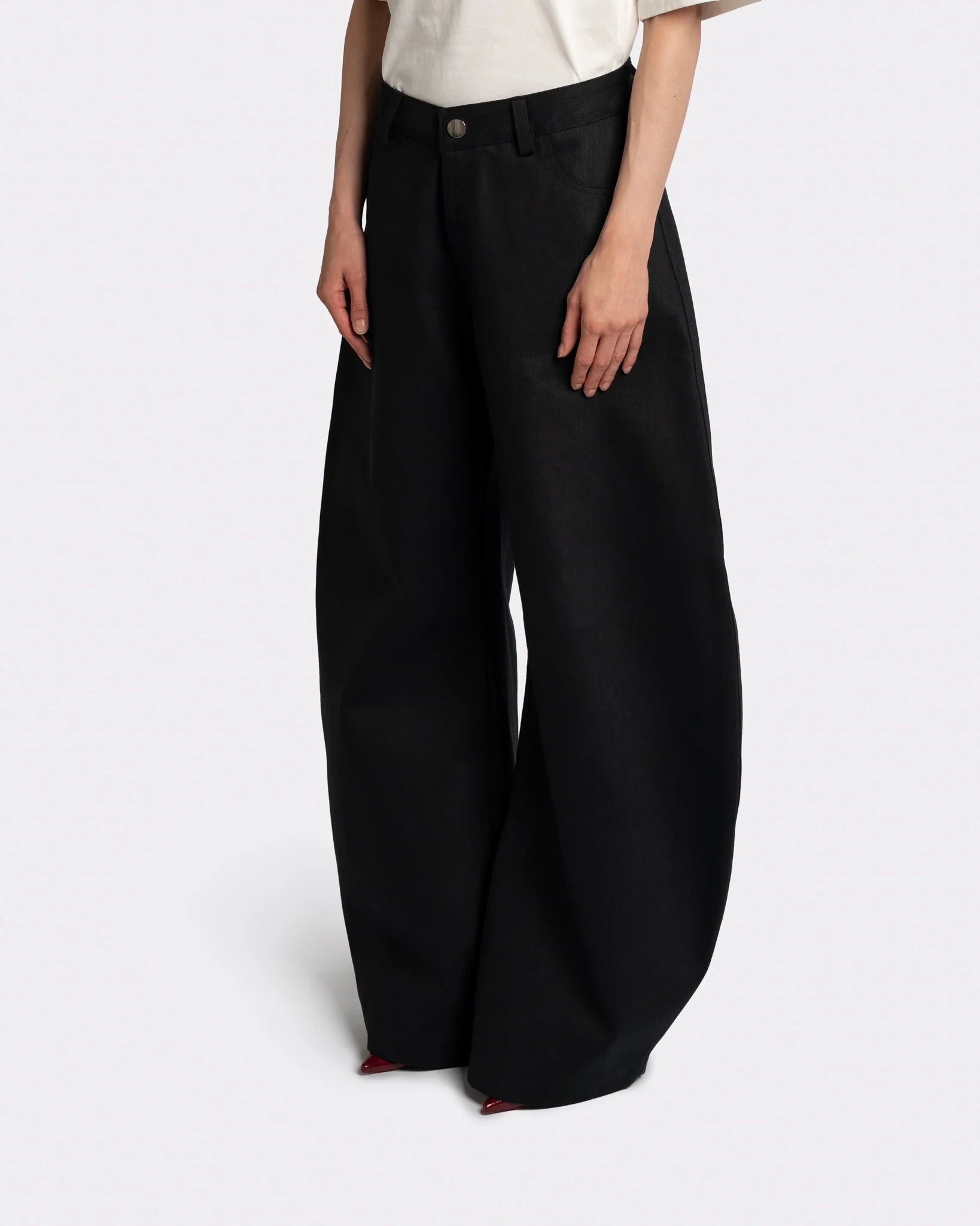 Round Five Pocket Black